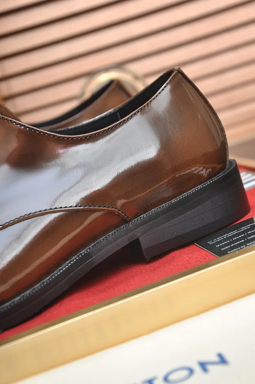 Men's men's shoes 💰500💶 [LV] (original single cowhide lining) 🍀LV's latest genuine leather business suit shoes are launched simultaneously on the official website. The first-layer cowhide imported from Italy is made of heavy gold, 💥official website 1:1 rubber outsole. Versatile to wear, high-end without losing class, and the color combination is extraordinary. This four-season style is alluring when worn on your feet, showing off your big-name flair. Standard code 38-45 (45 customized)